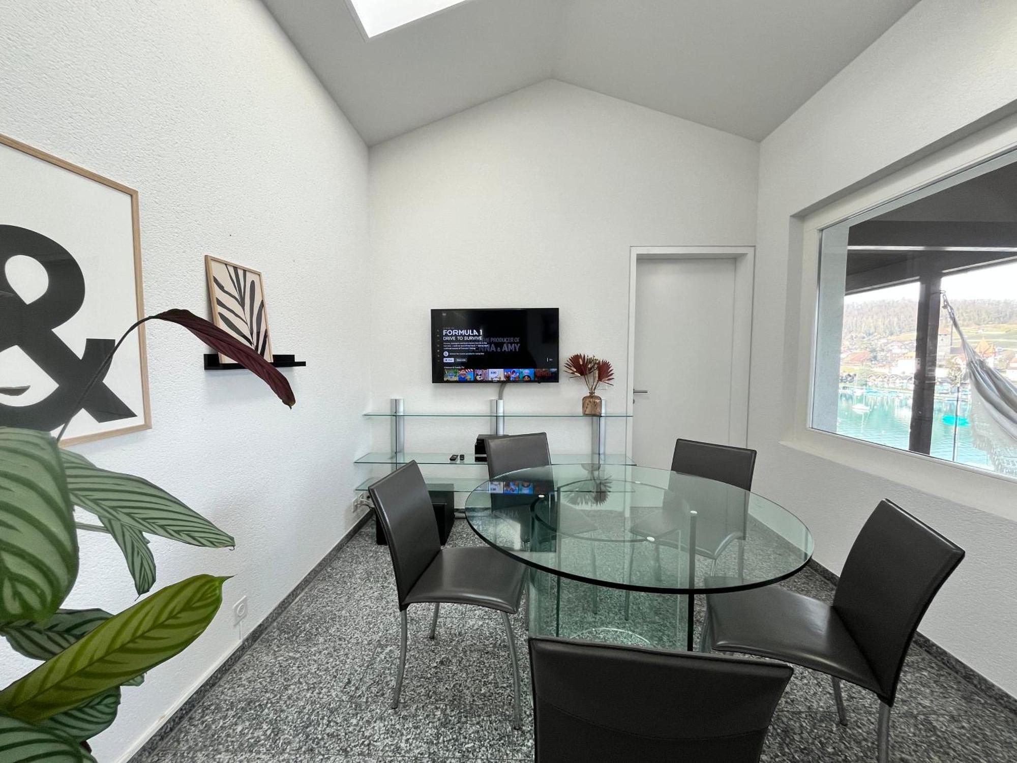 Wohnung Mit Grossartiger Seesicht Und Balkon 슈피츠 외부 사진