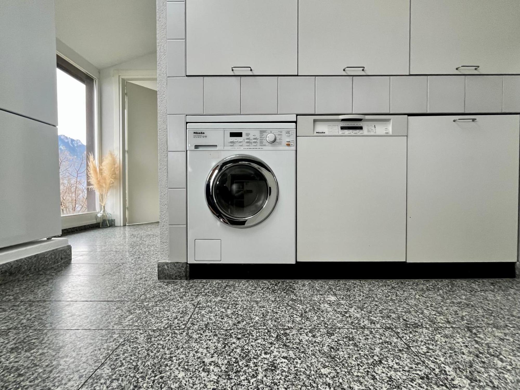 Wohnung Mit Grossartiger Seesicht Und Balkon 슈피츠 외부 사진